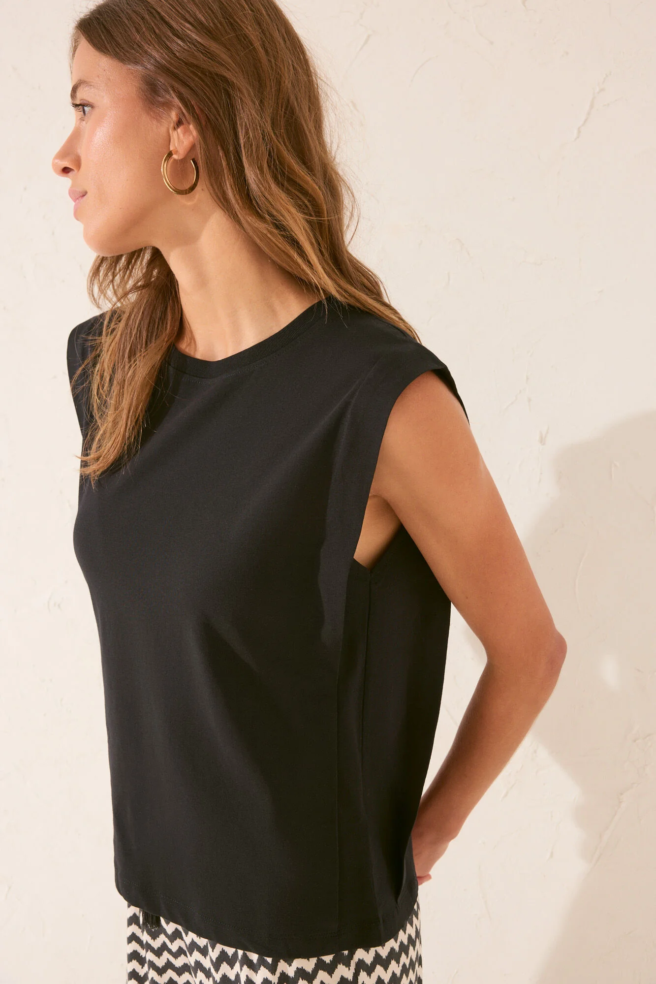 100% cotton black straps T-shirt - Image 4