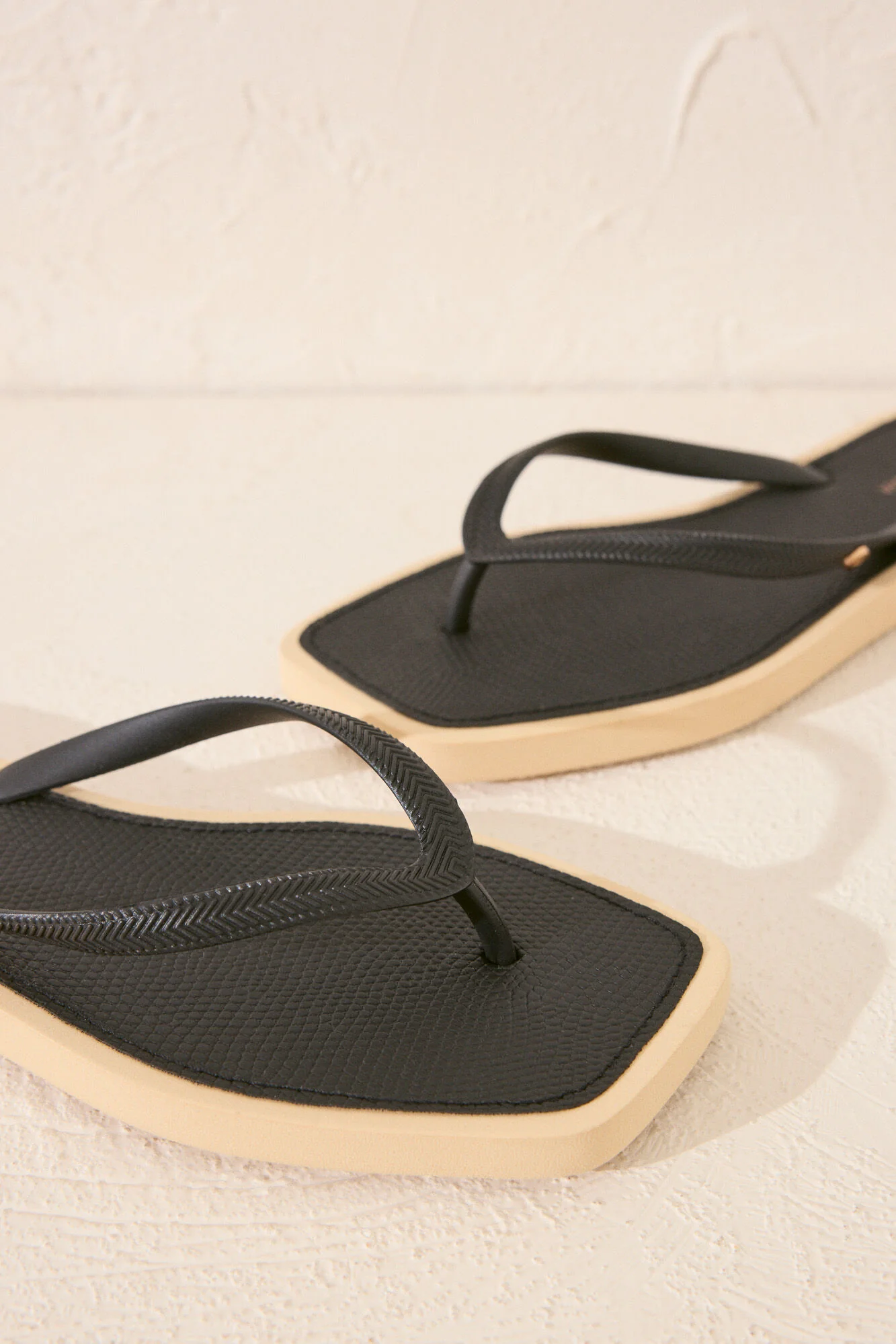 Black snake square toe flip flops - Image 2