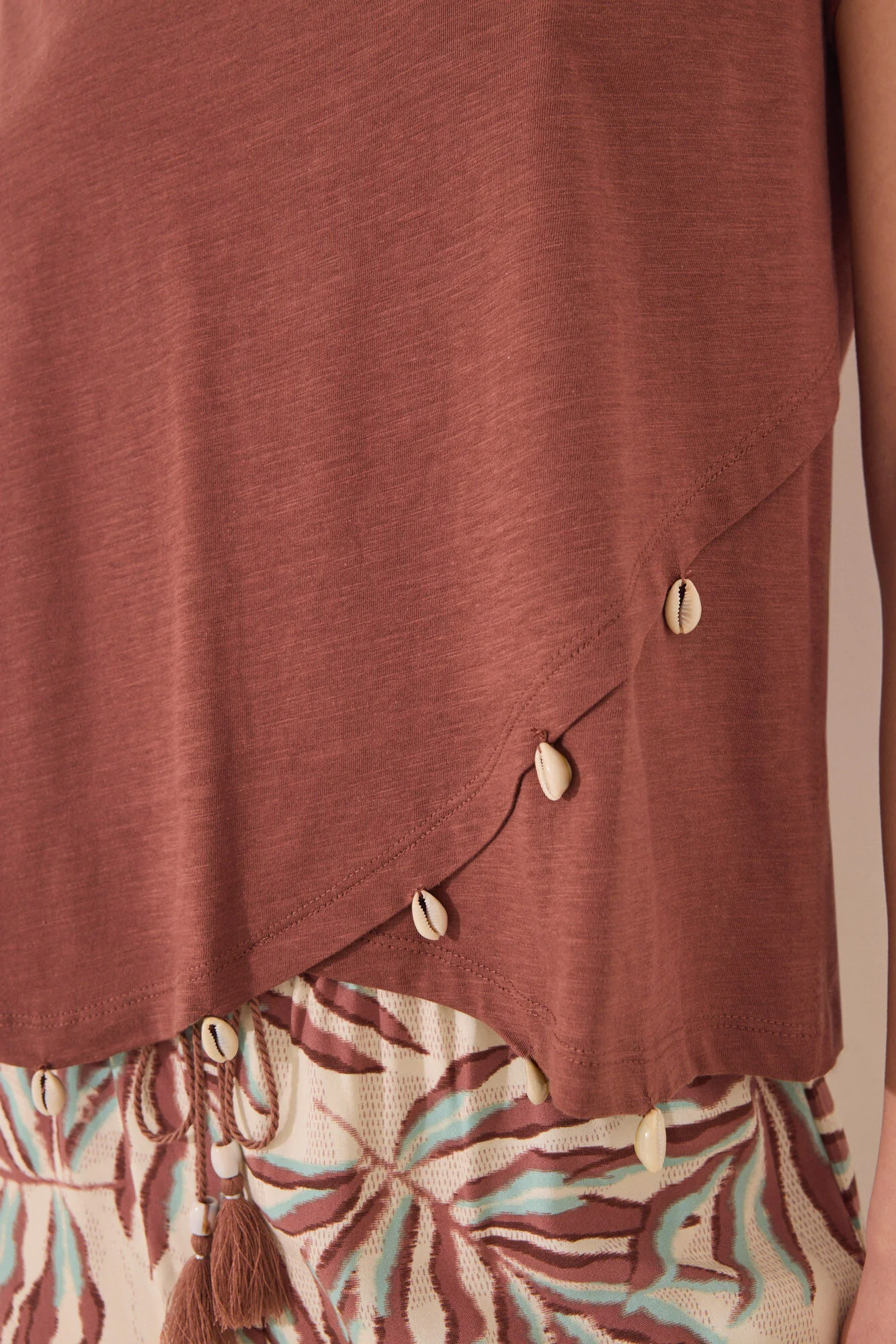 Brown short sleeve T-shirt - Image 4