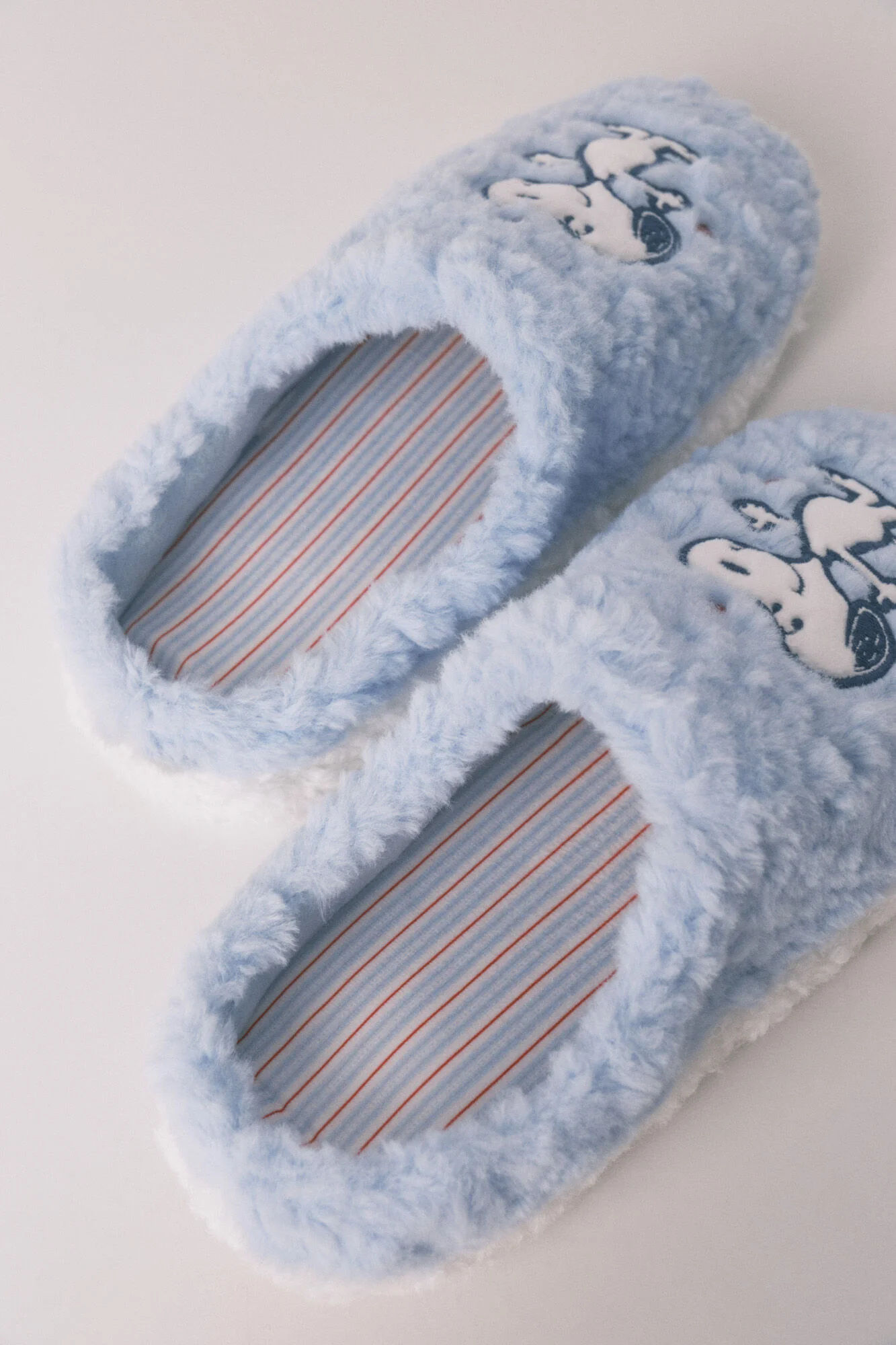 Faux shearling closed slippers SNOOPY - Image 4