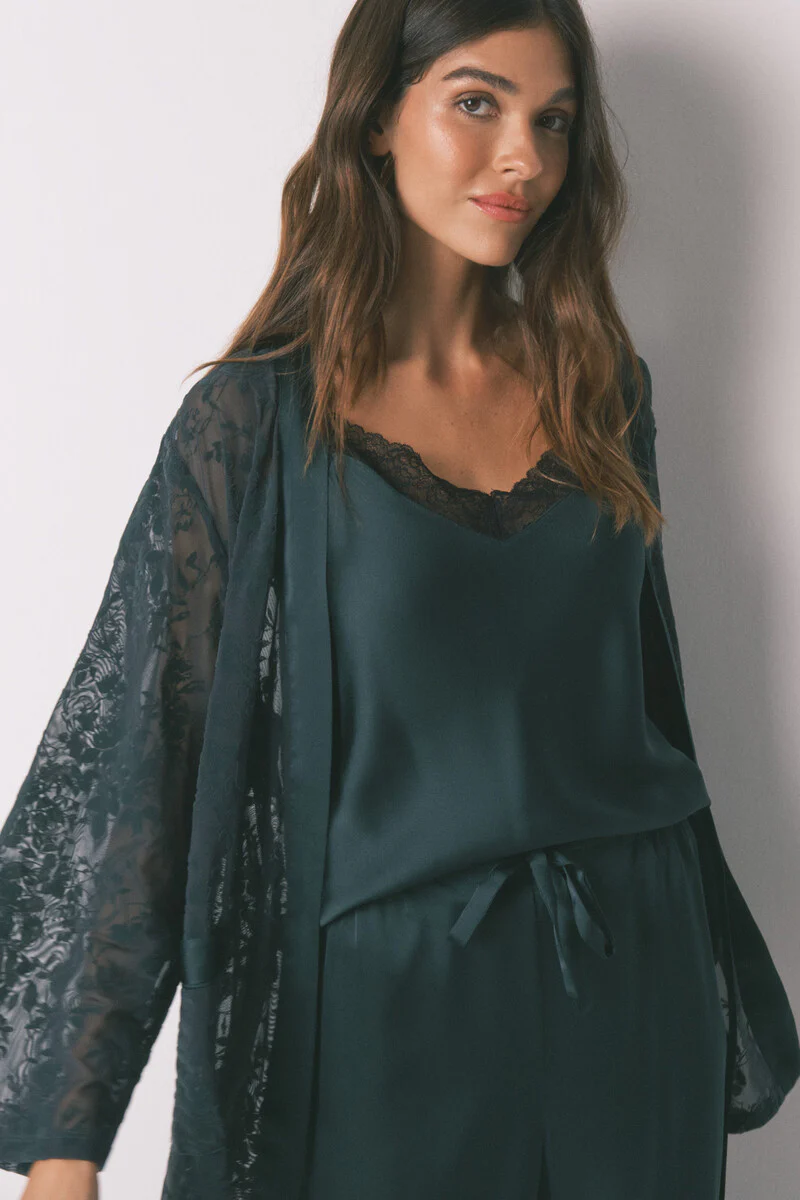 Green satin and lace pyjamas set - Image 8