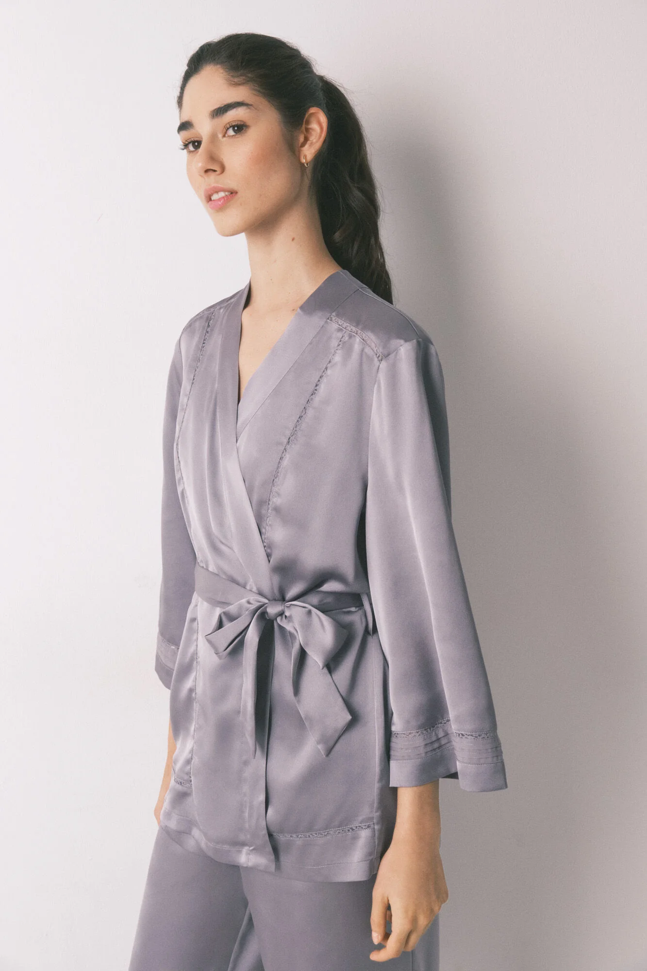 Grey satin and lace pyjama set - Image 4