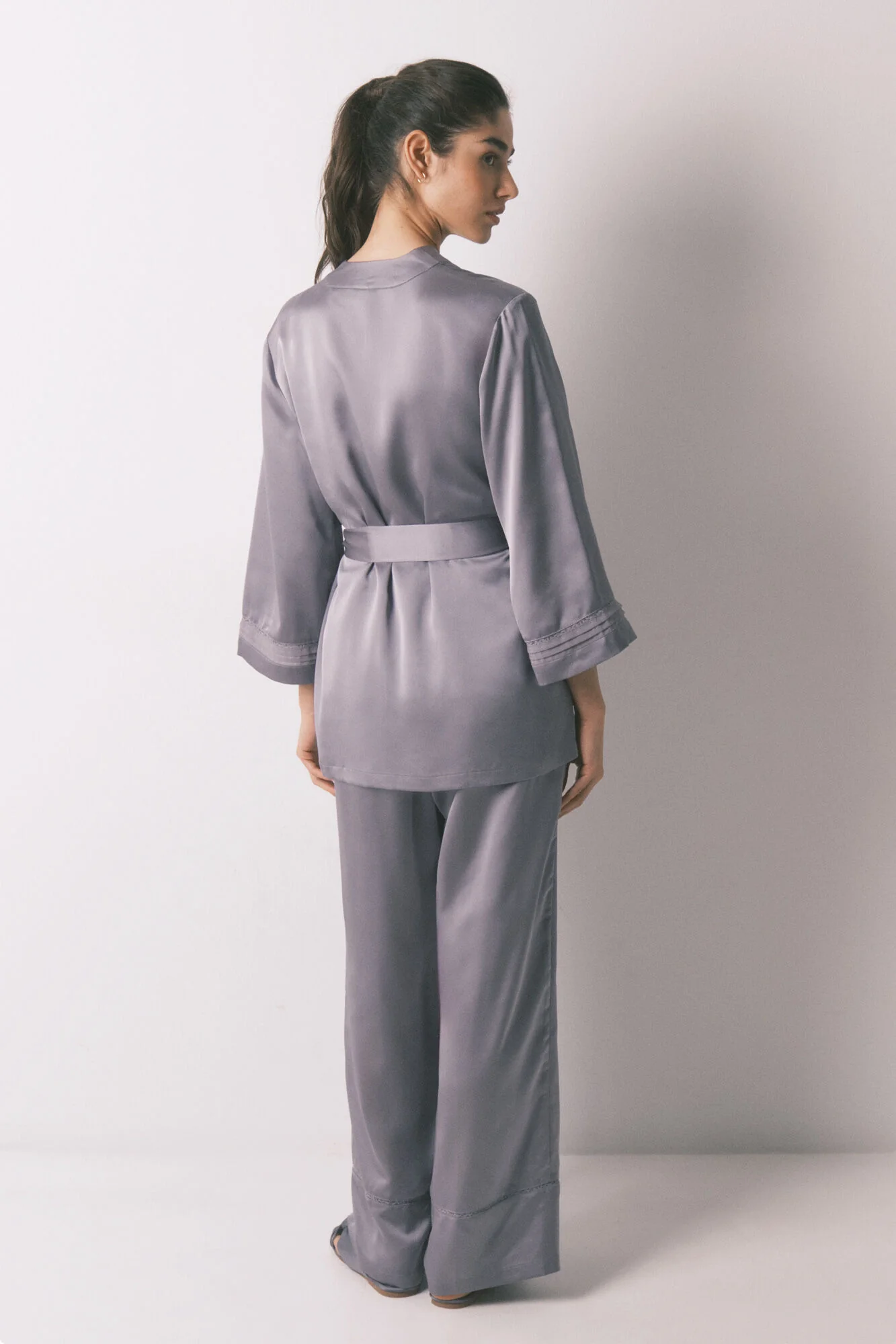 Grey satin and lace pyjama set - Image 5