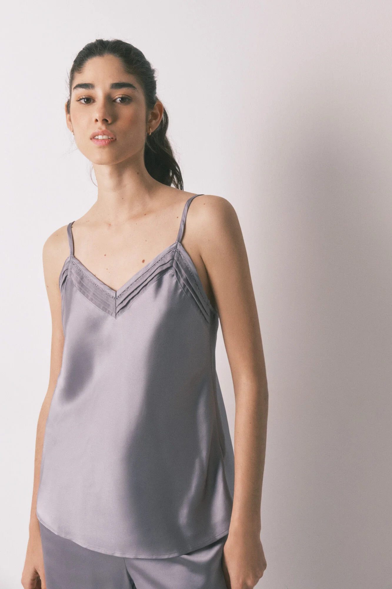 Grey satin and lace pyjama set - Image 7
