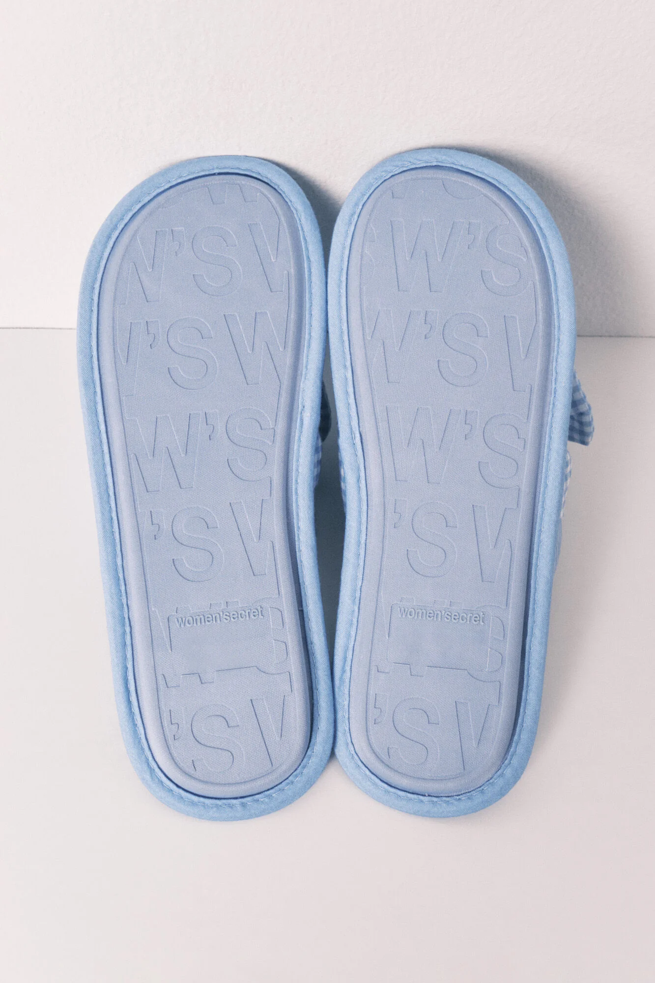 Hello Kitty bow slippers - Image 3