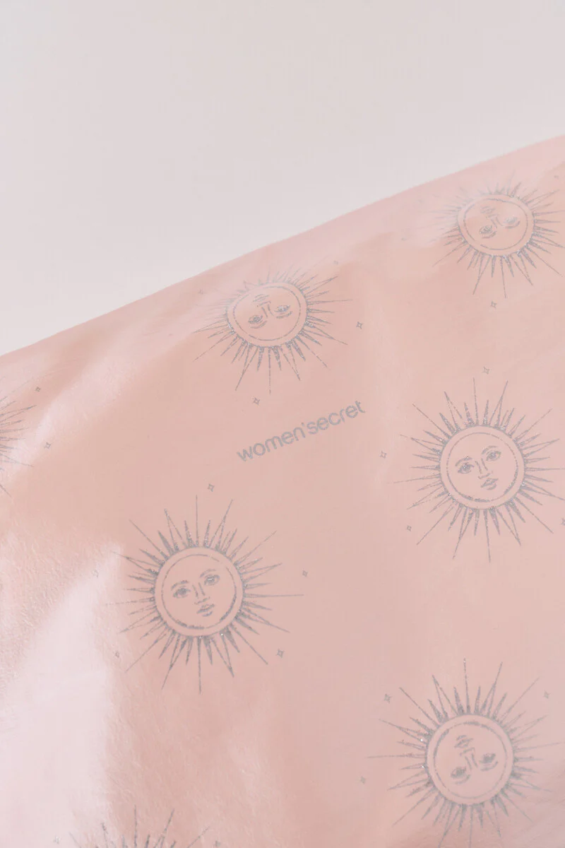 Large pink puffer satin-finish vanity case - Image 6