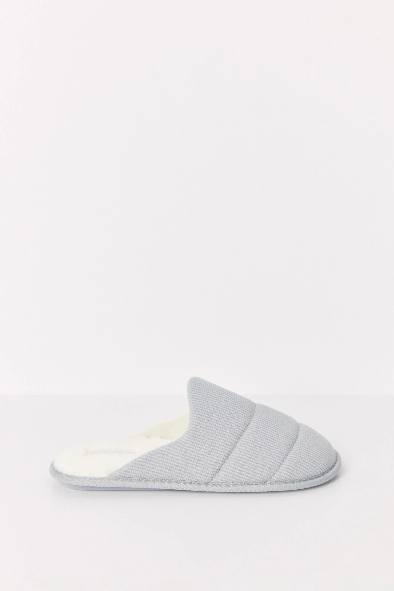 Closed gray house slippers - Image 2