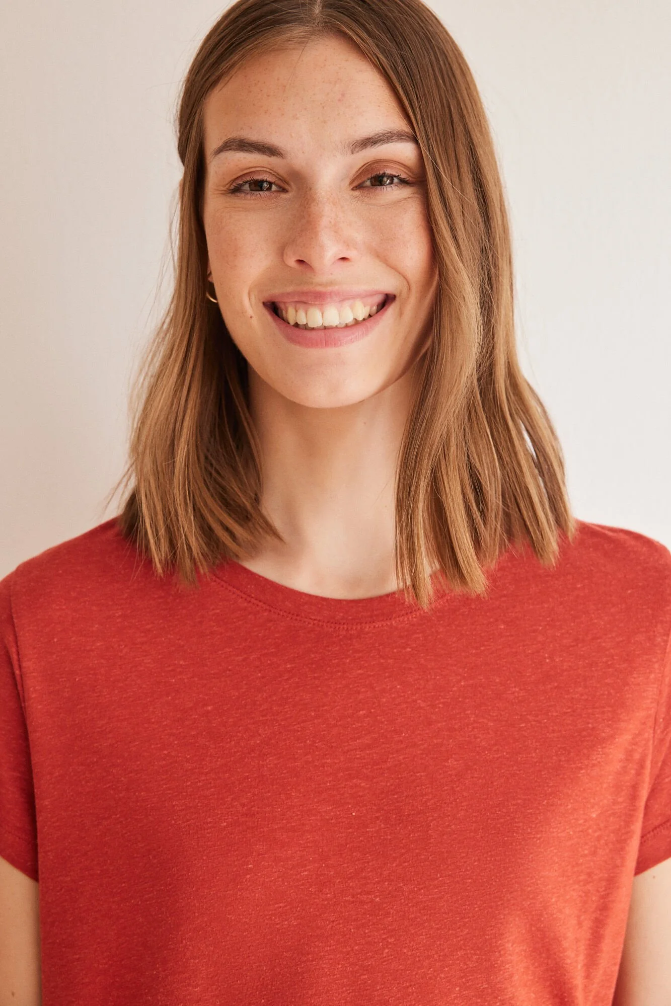 Red short-sleeved T-shirt - Image 2