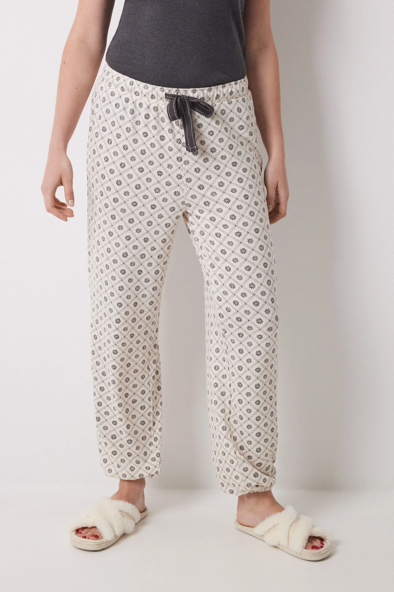 Long carrot trouser with checkered and floral print