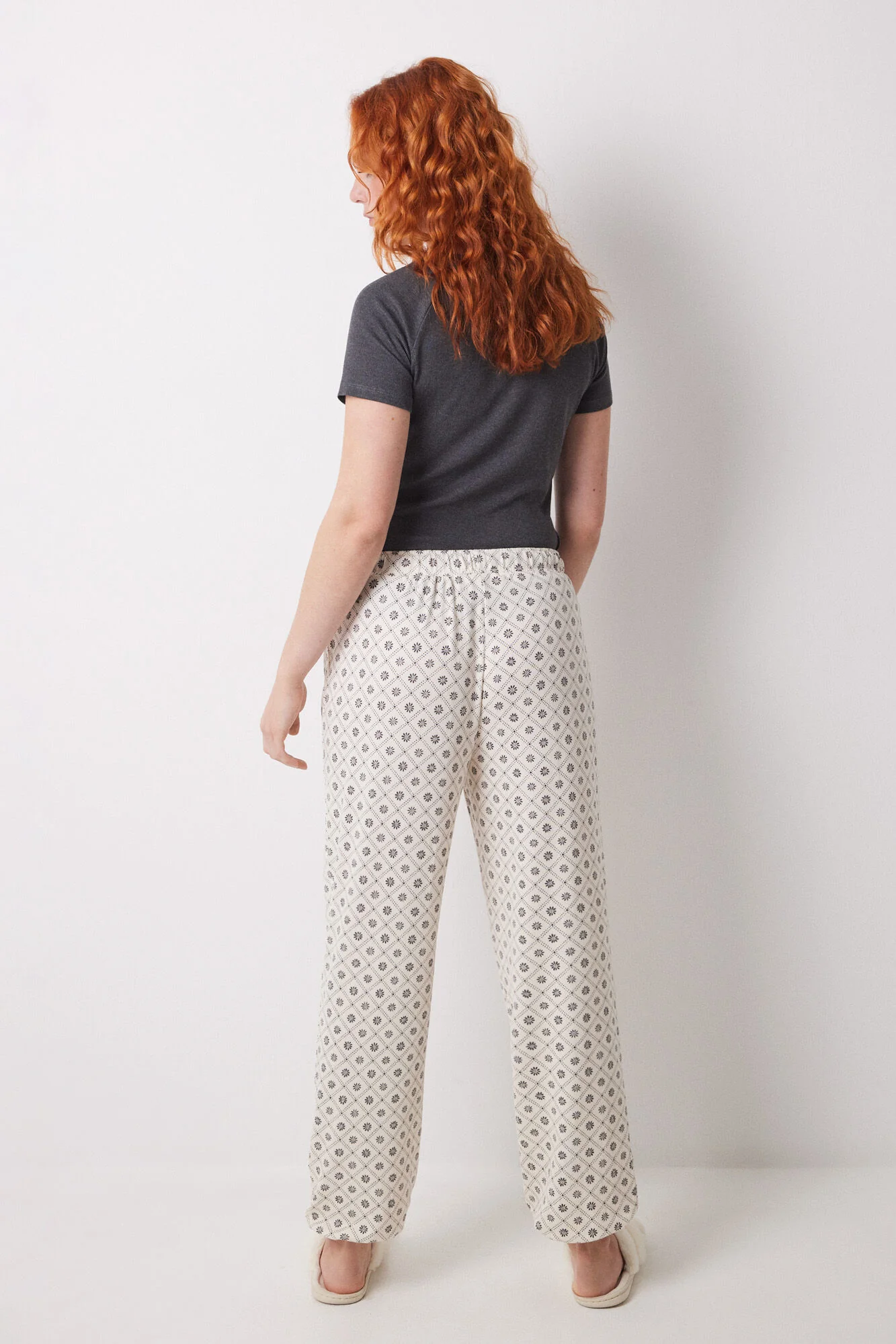 Long carrot trouser with checkered and floral print - Image 3