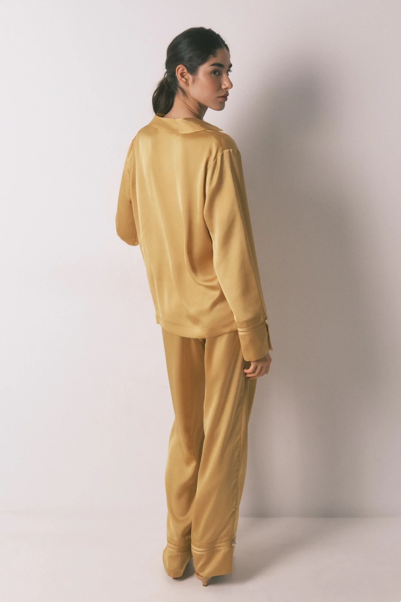 Long mustard satin classic pyjamas - Image 4