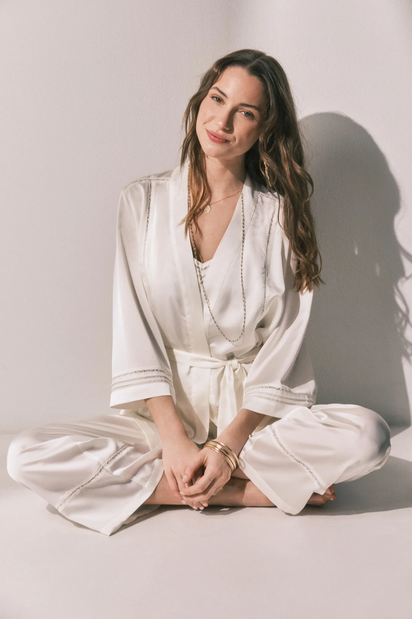 Long pyjama and satin robe set in White - Image 6
