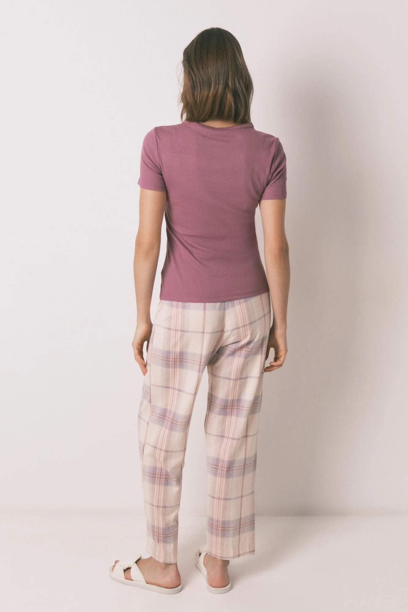 Long pyjamas with pink checkered print - Image 4