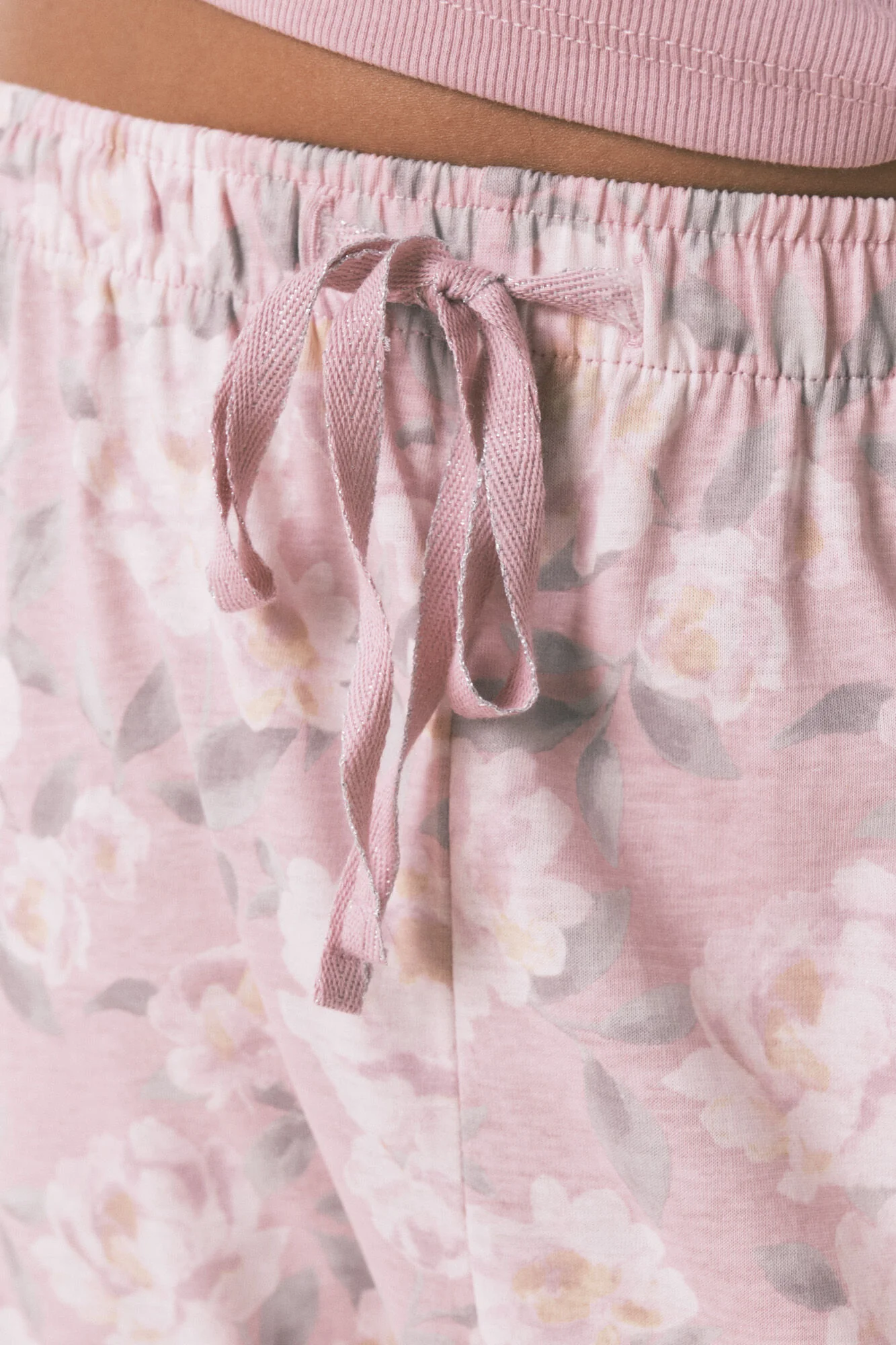Long pyjamas with pink floral print - Image 4