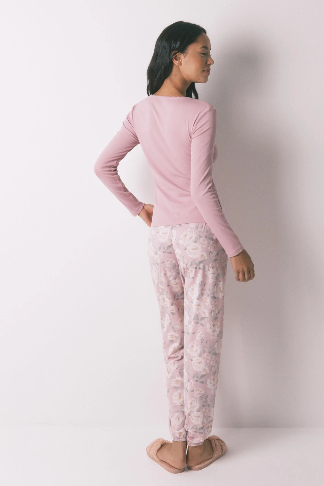 Long pyjamas with pink floral print - Image 5