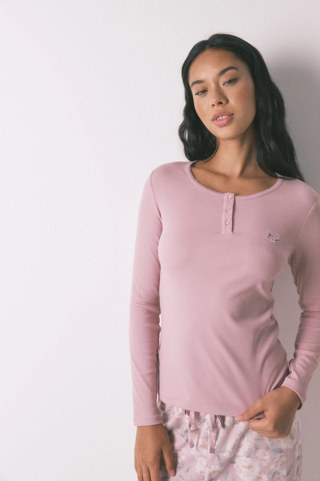 Long pyjamas with pink floral print - Image 6