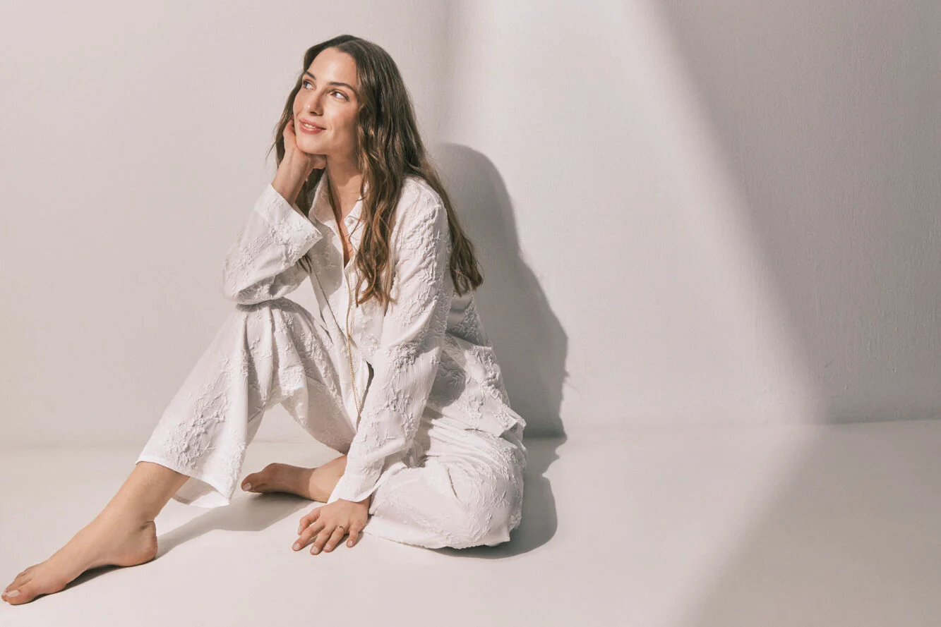 Long satin jacquard shirt pyjamas in White - Image 3