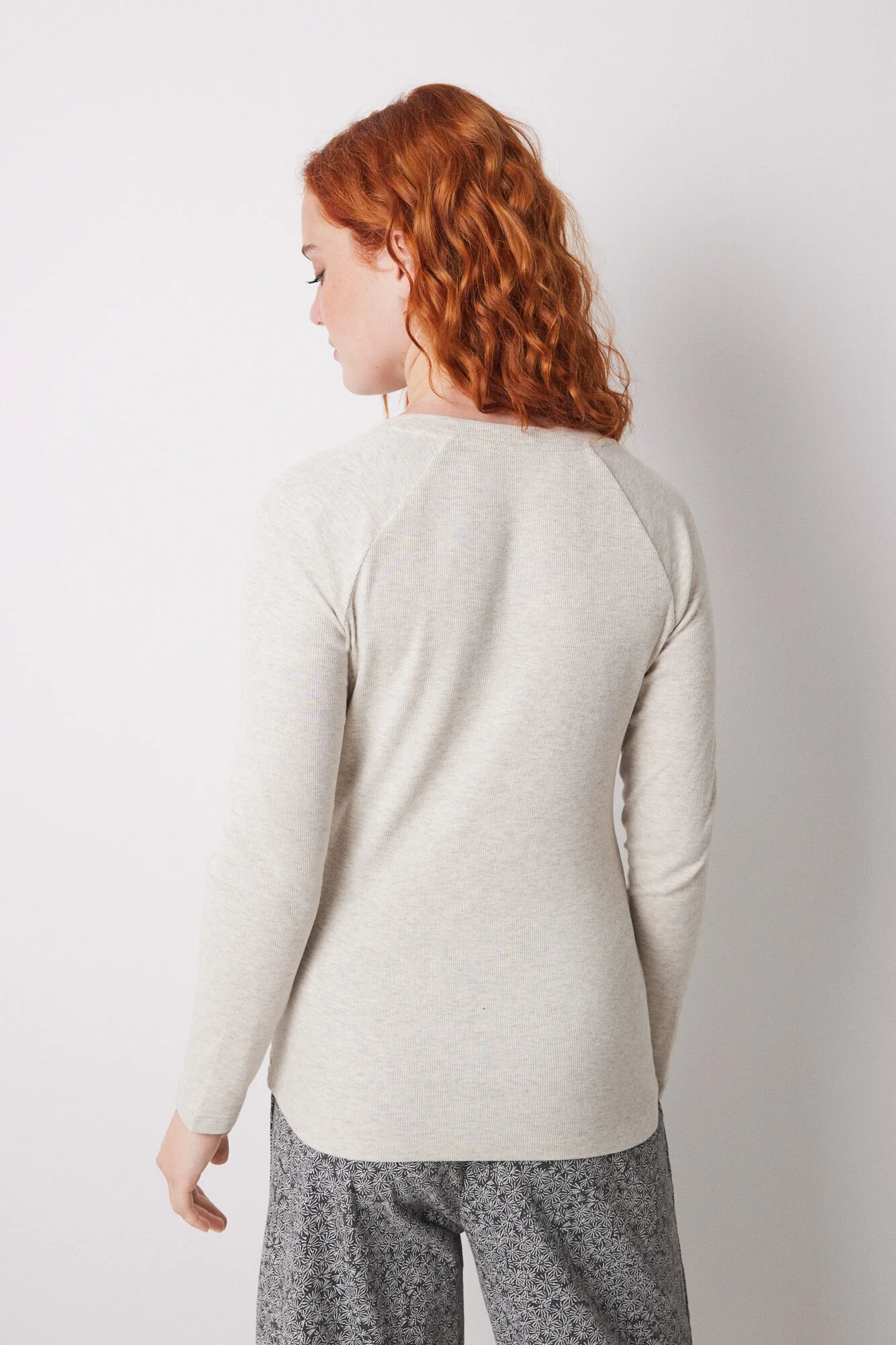 Long sleeve ribbed T-shirt in sand - Image 2