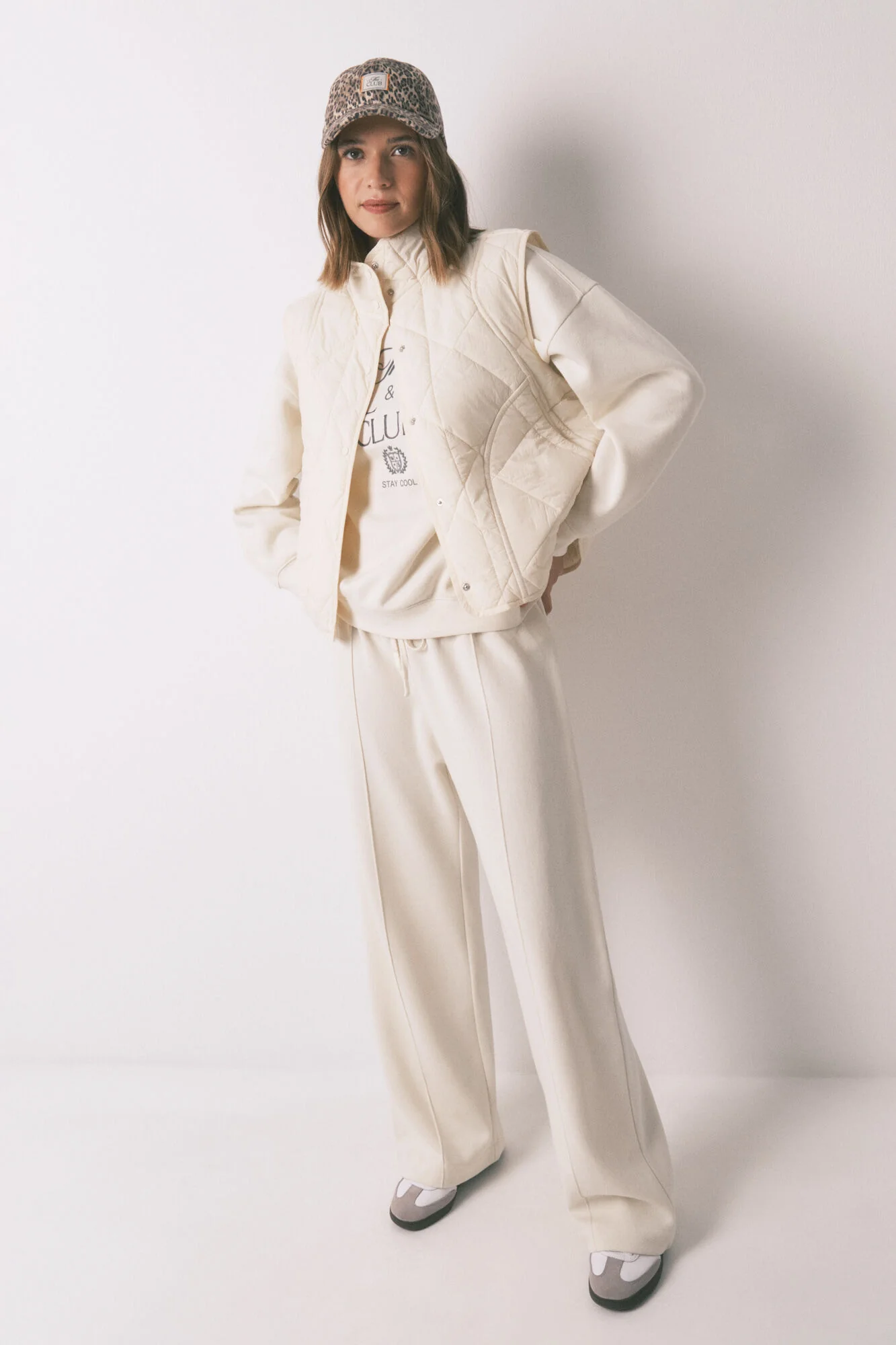 Long white fine plush trouser - Image 7