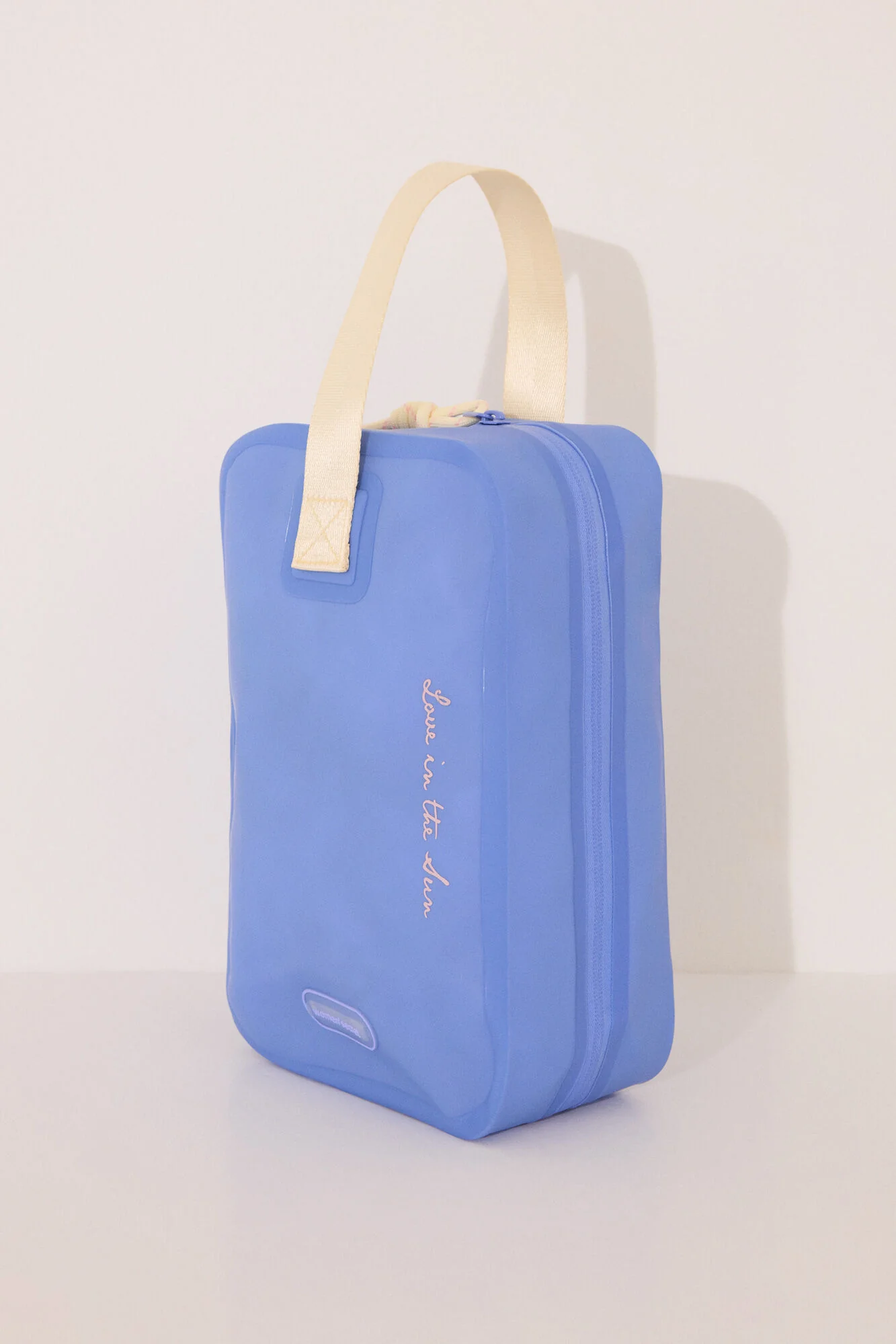 Medium water-resistant vanity case with side handle