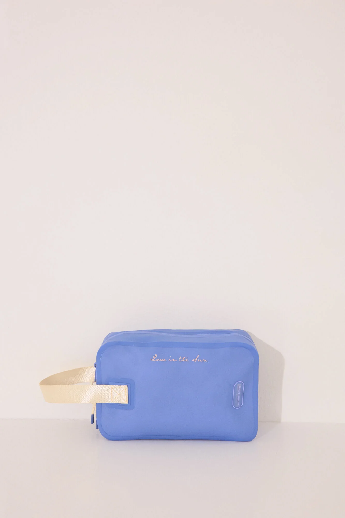 Medium water-resistant vanity case with side handle - Image 4