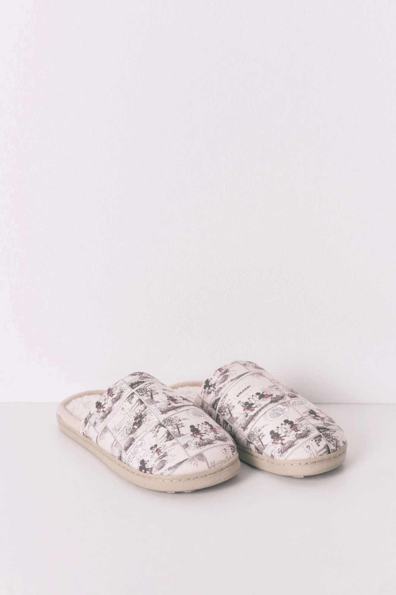 Mickey Mouse white slippers - Image 2