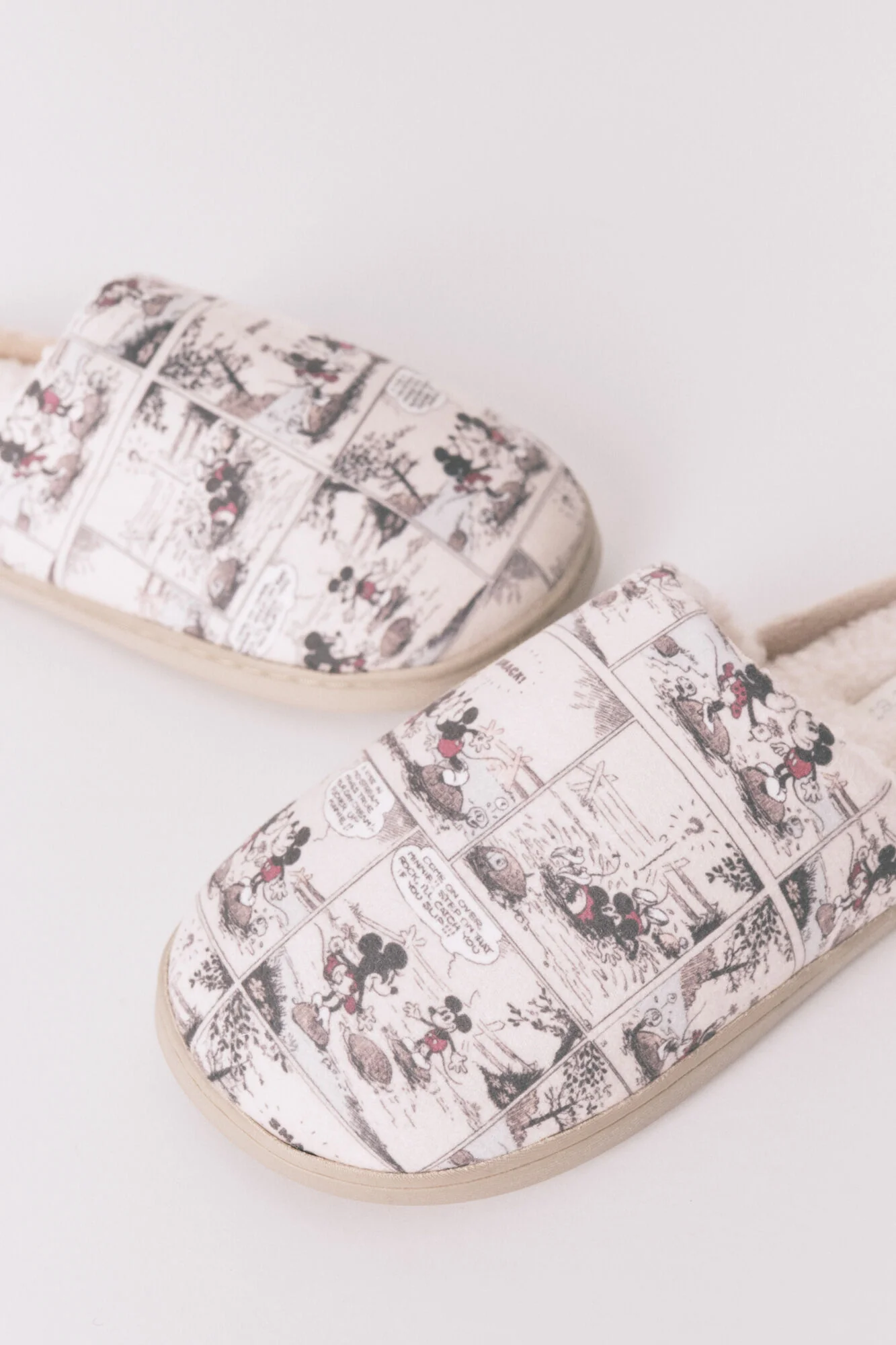 Mickey Mouse white slippers - Image 3