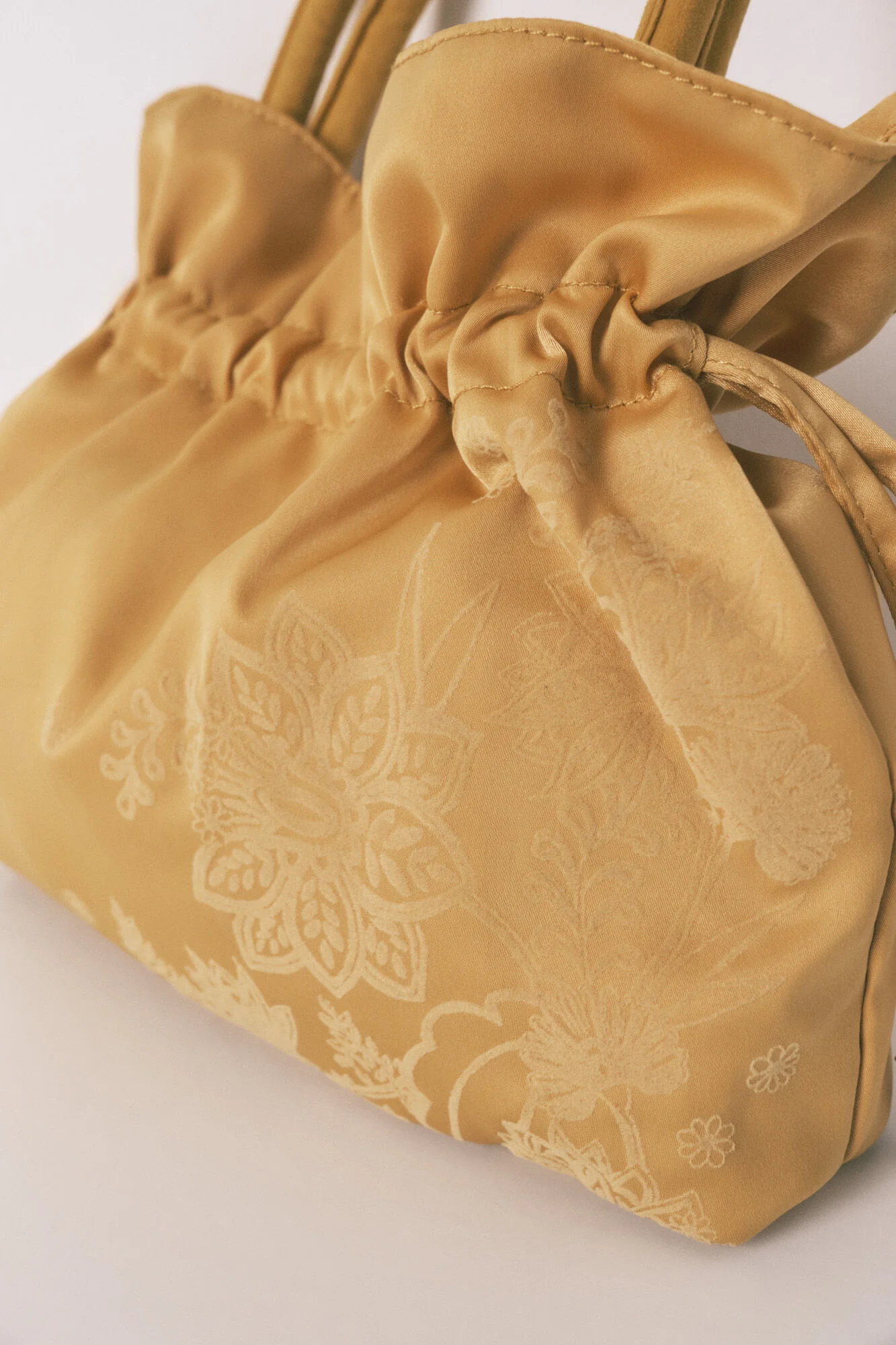 Mustard print satin vanity case - Image 3
