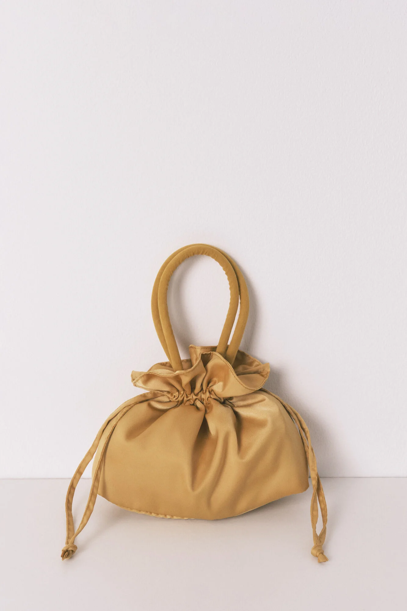 Mustard print satin vanity case - Image 4