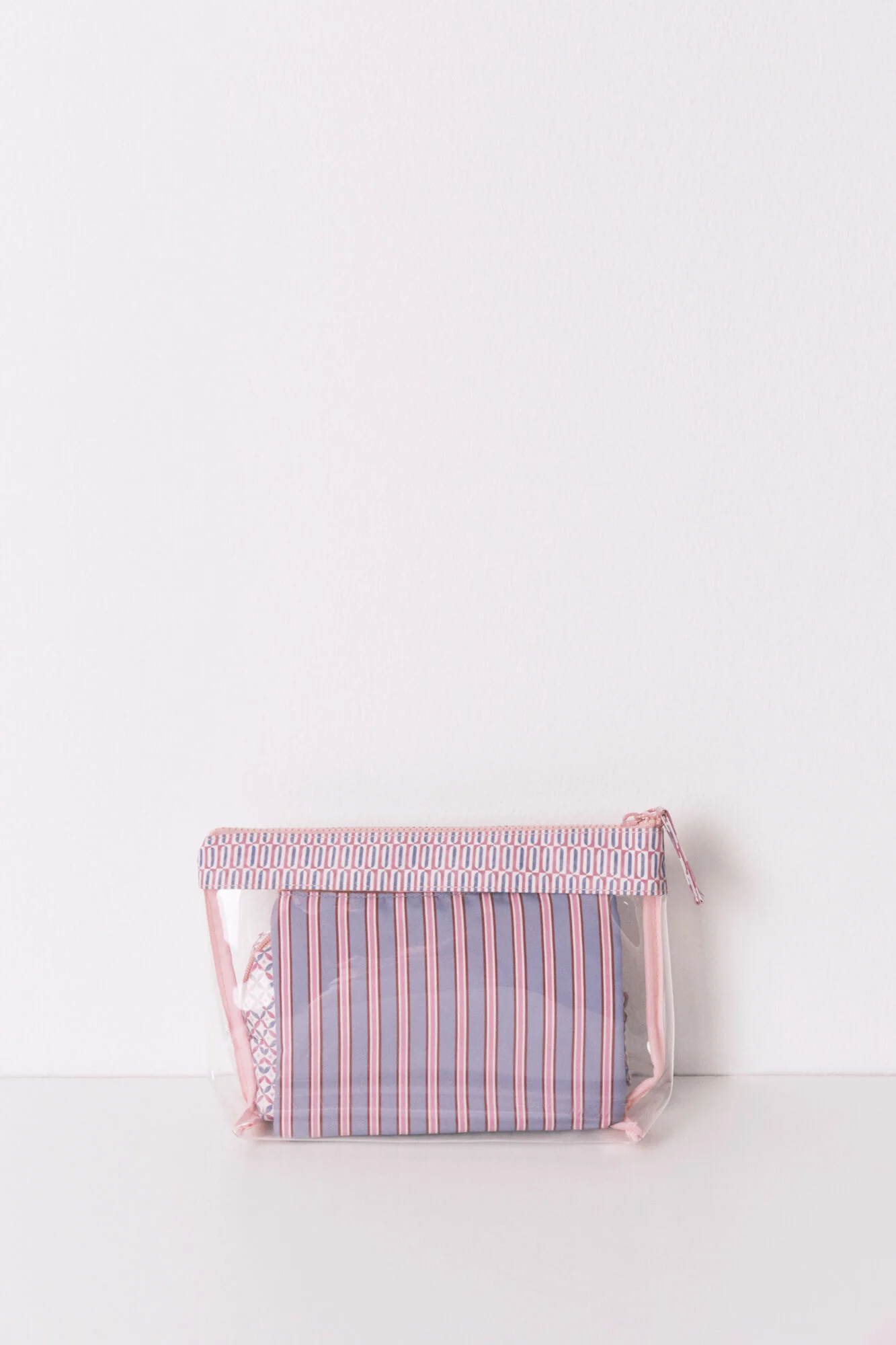 Pack of 3 geometric print toiletry bags - Image 2