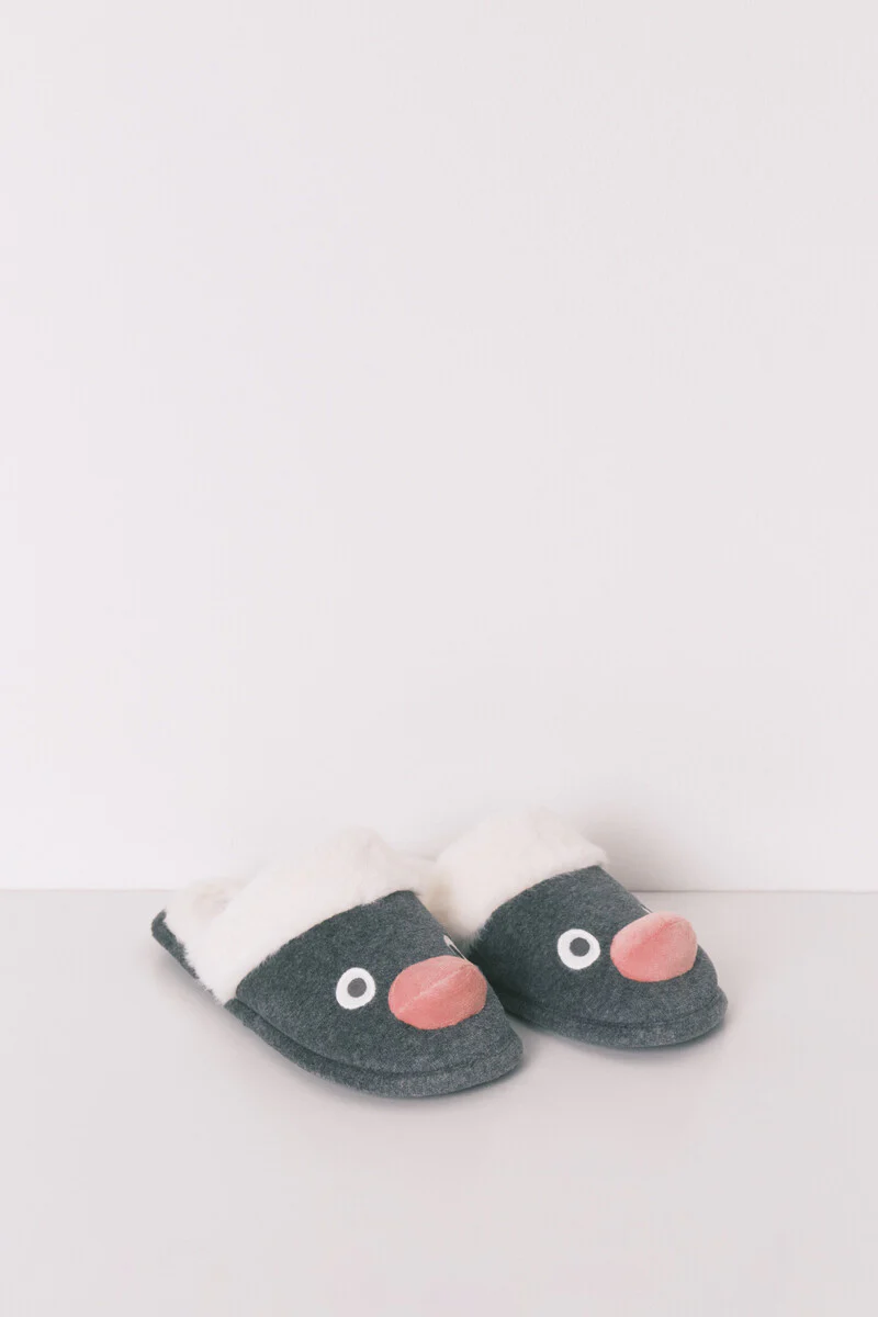 Pingu 3D grey slippers - Image 5