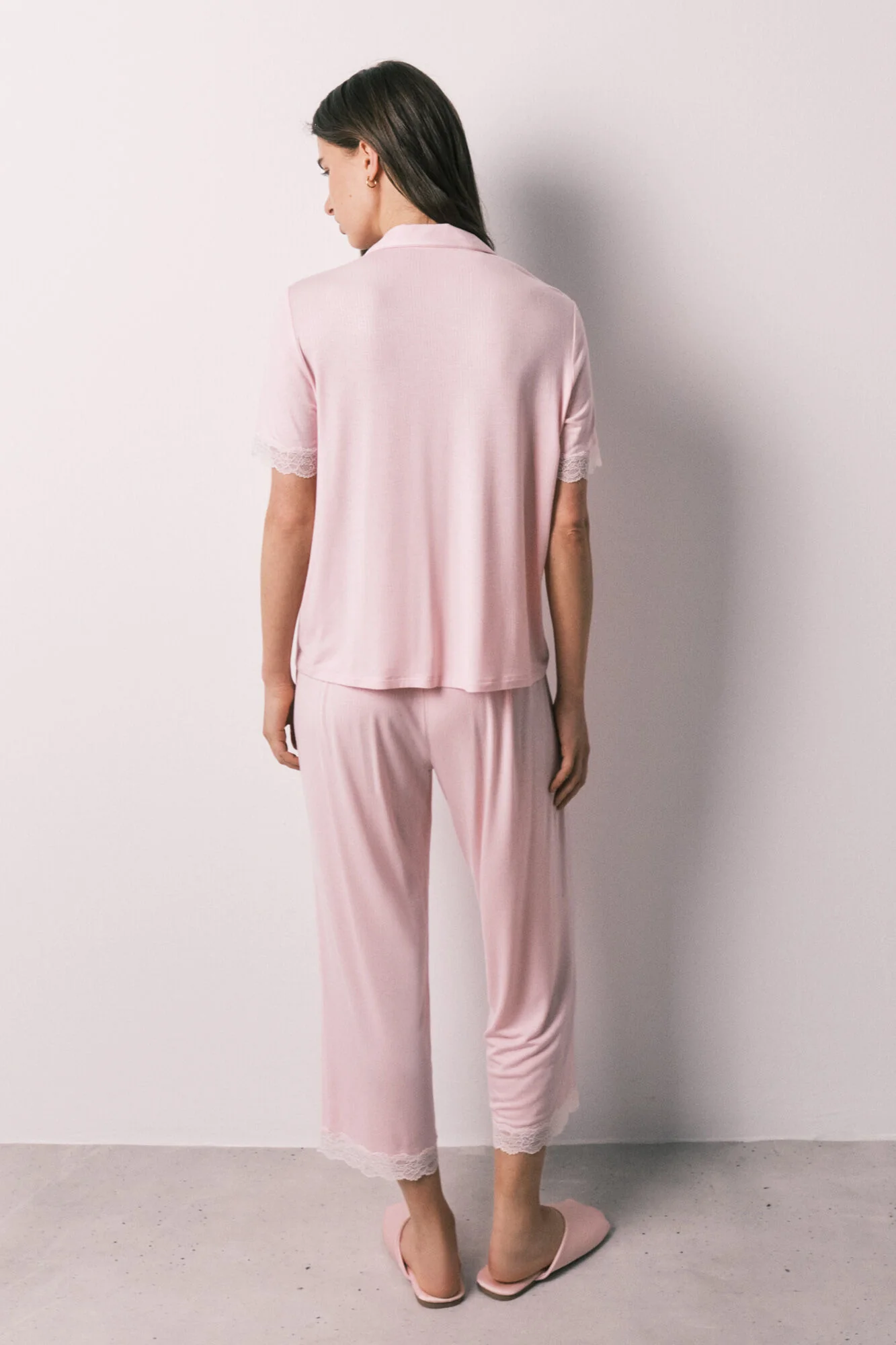 Pink viscose and lace capri pyjamas - Image 5