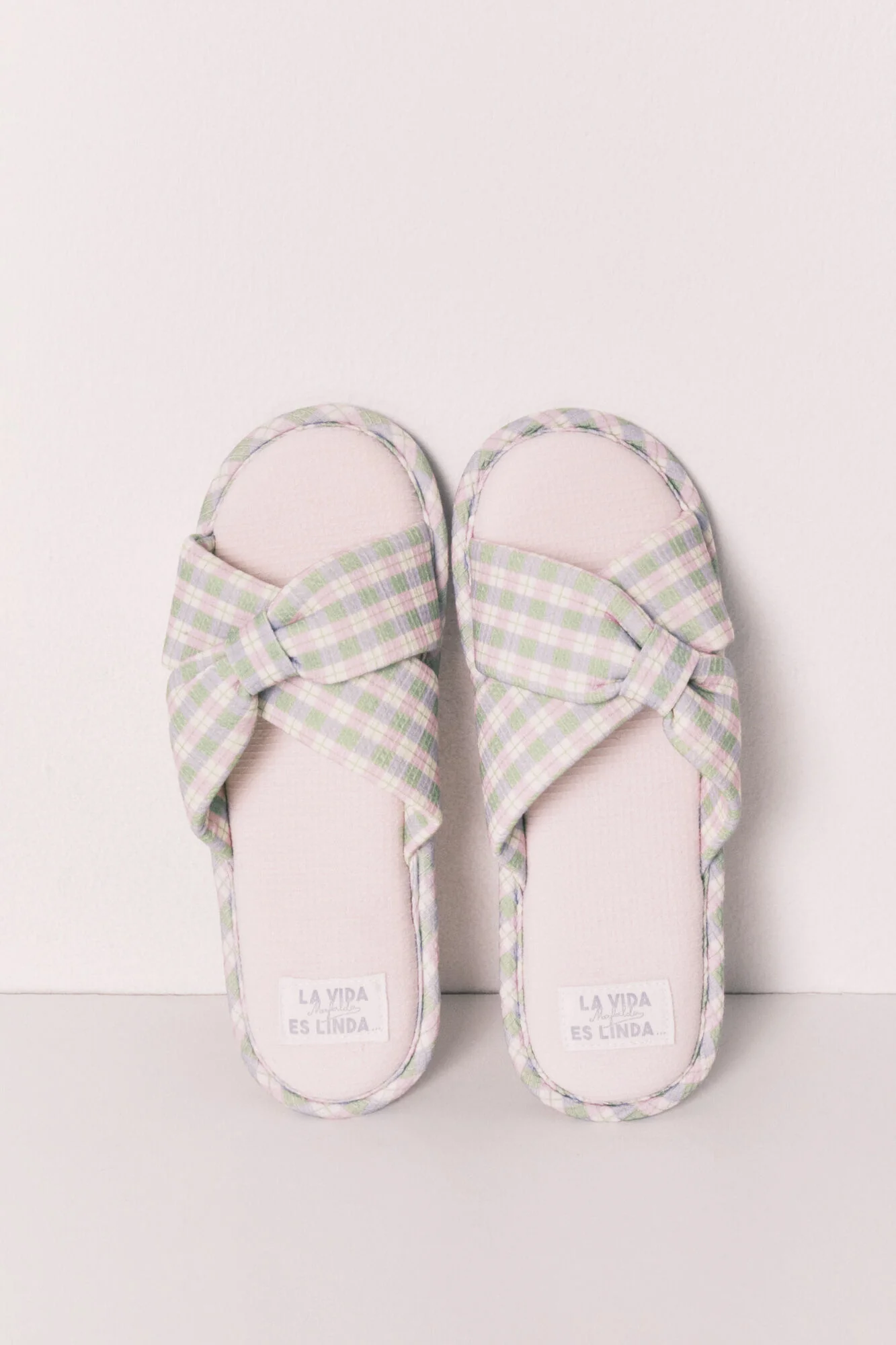Plaid knot slippers