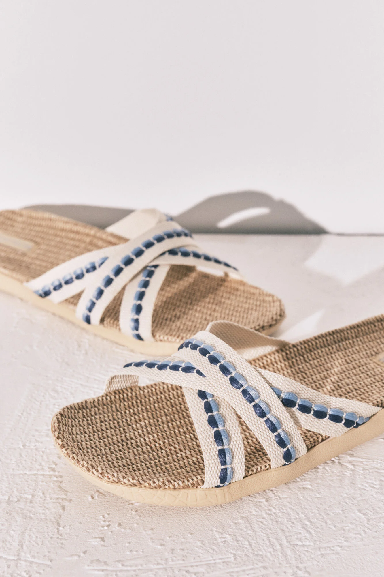 Rafia cross-strap sandals - Image 2