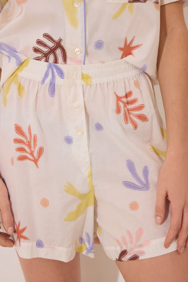 Short classic pyjamas in allover viscose with leaves - Image 6