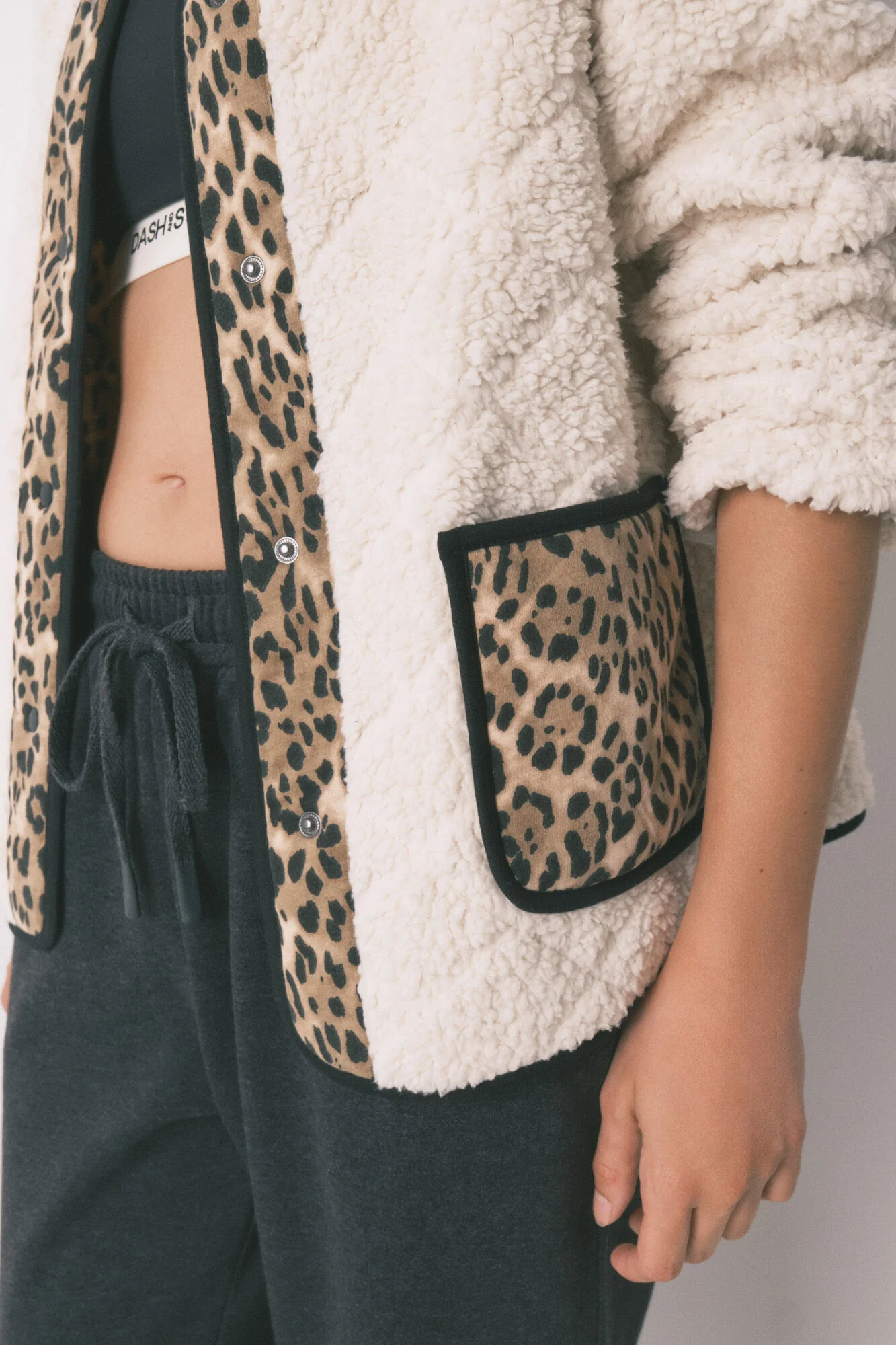 Short reversible animal print jacket - Image 6