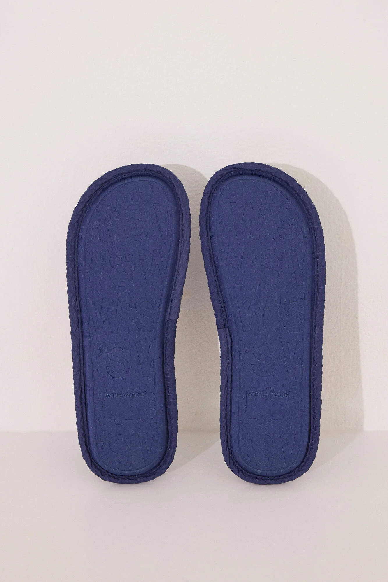 Slippers with blue flower print - Image 3