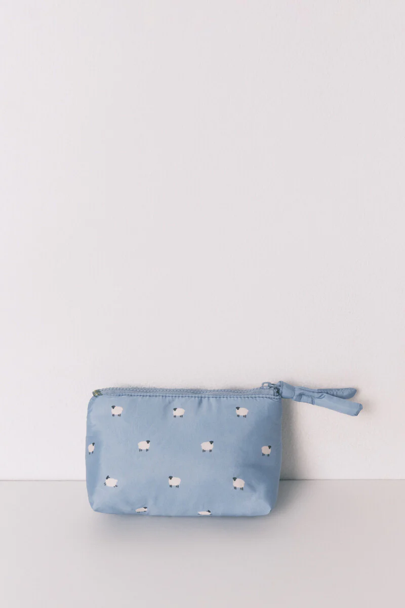 Small sheep zip fastening vanity case - Image 4