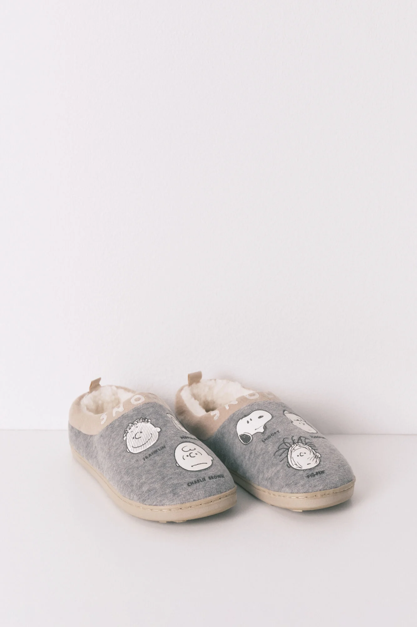 Snoopy grey slippers - Image 2