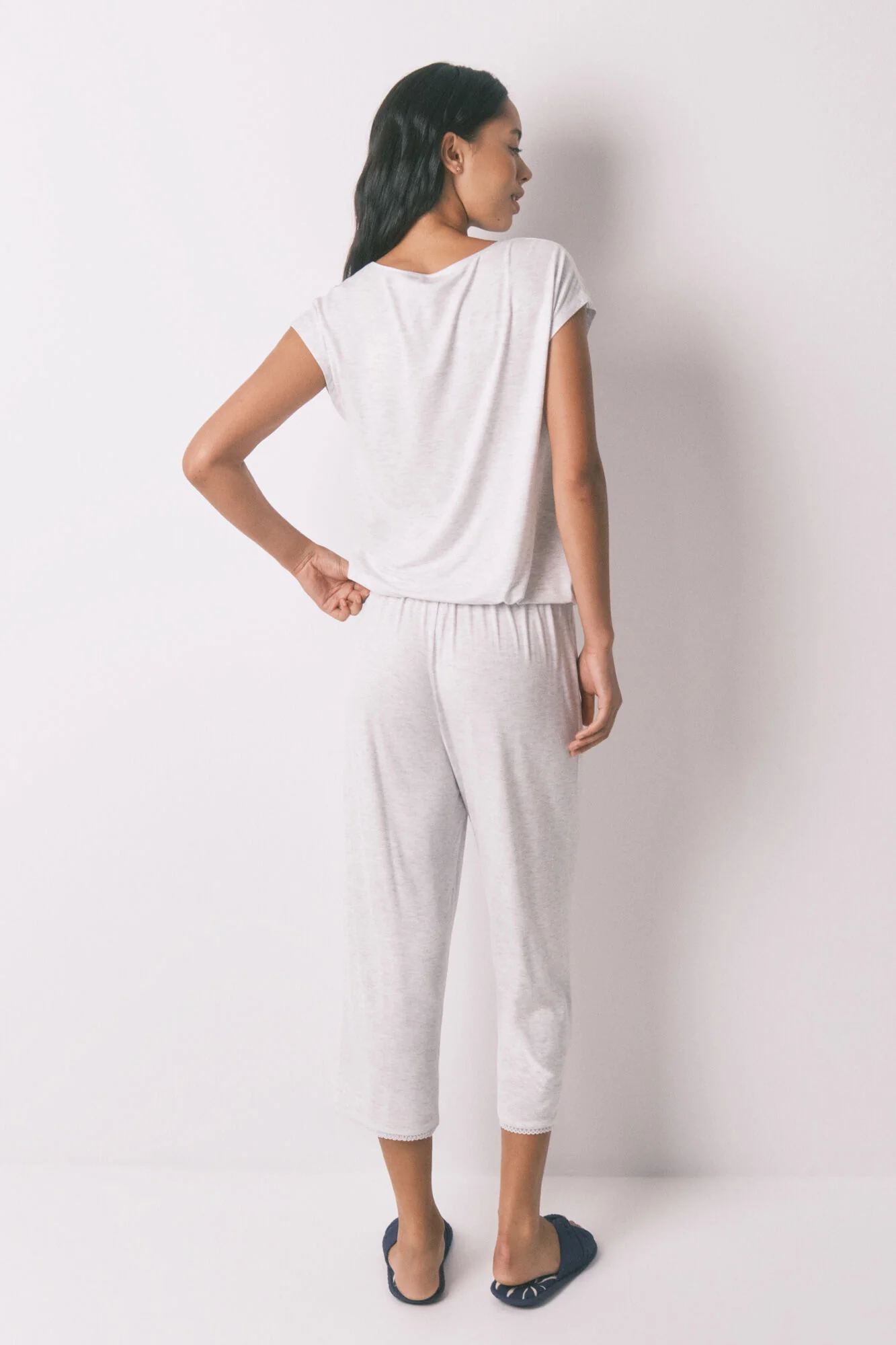 Soft touch gray viscose Capri pyjamas - Image 2