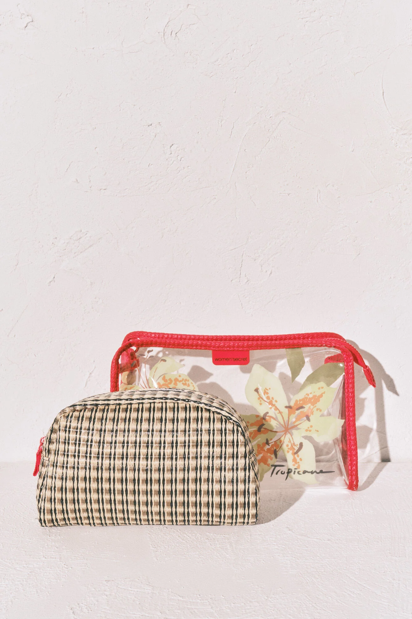 Transparent and raffia vanity case pack