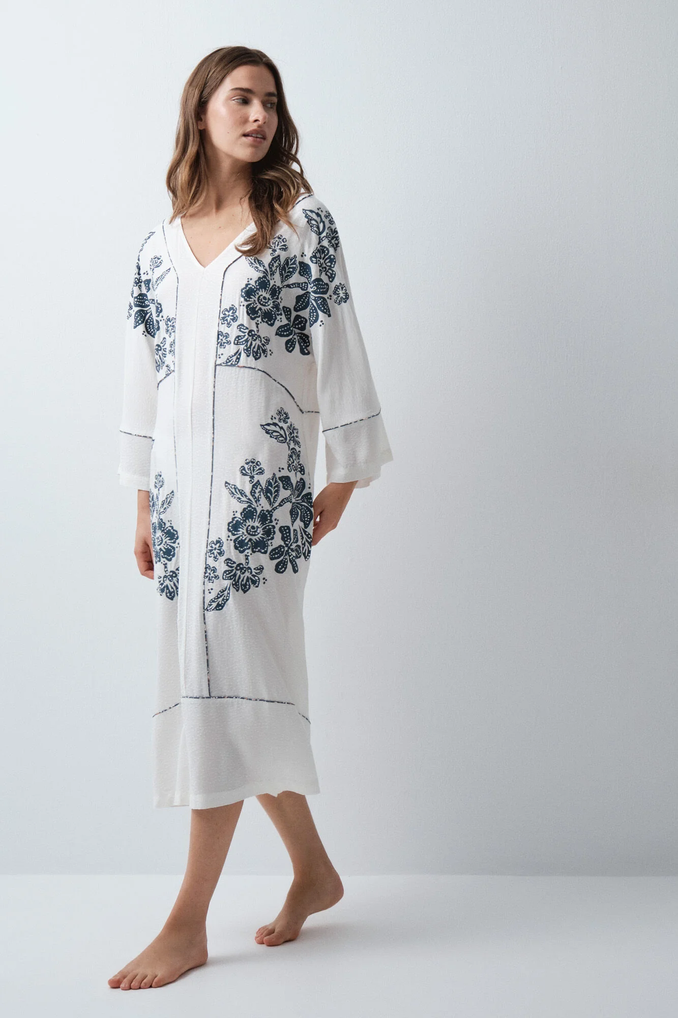 White floral print viscose kaftan dress - Image 2