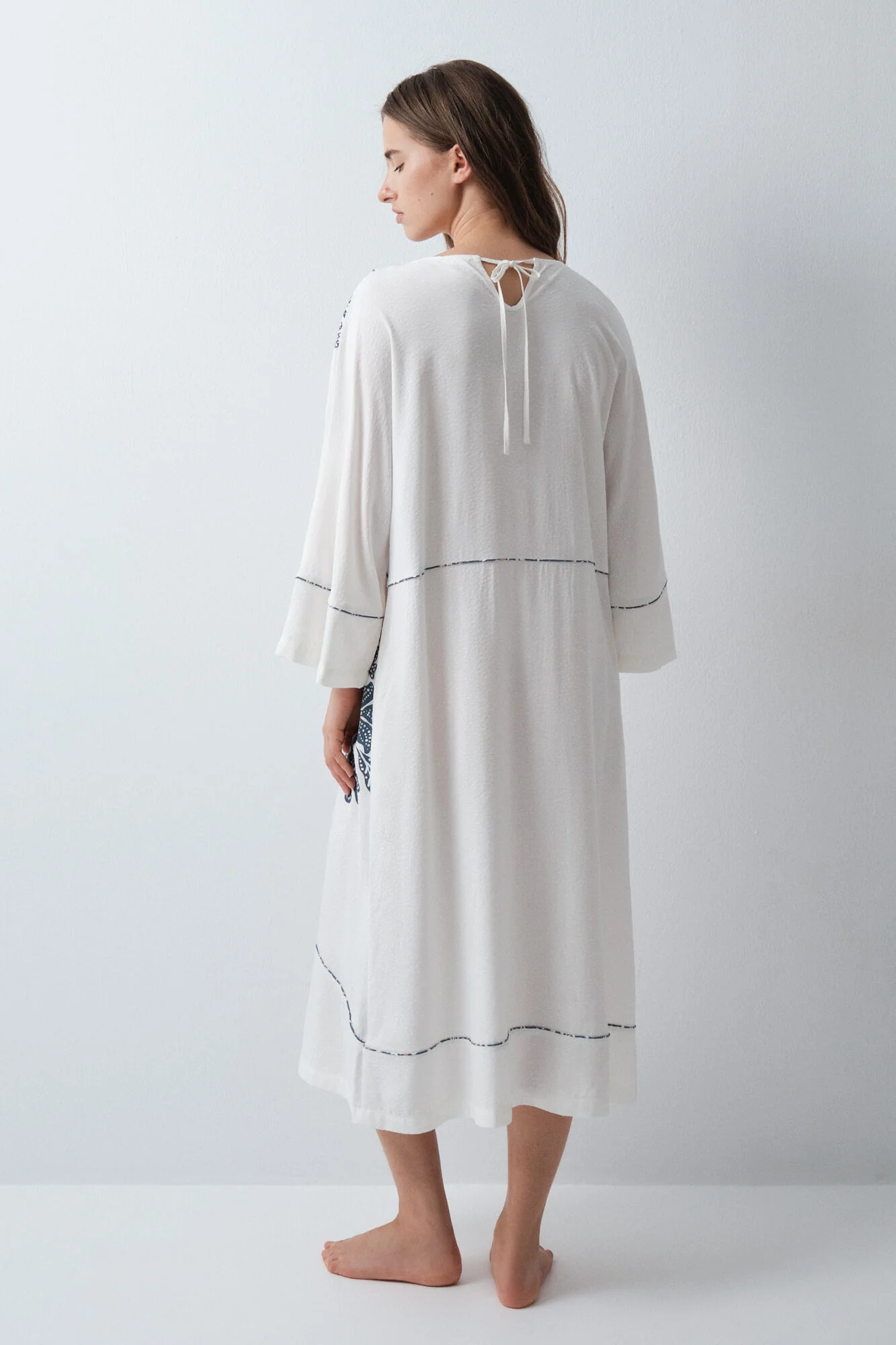White floral print viscose kaftan dress - Image 4