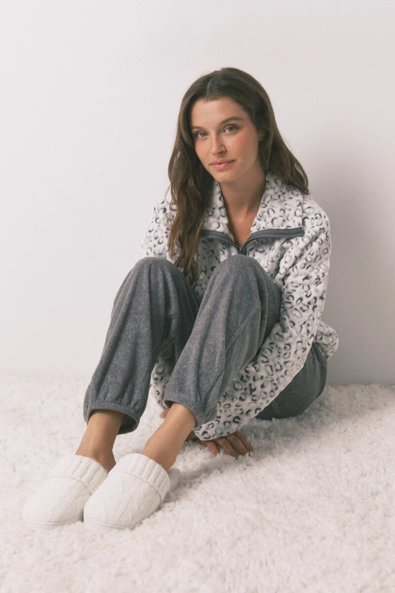 White tricot jersey-knit slippers - Image 2